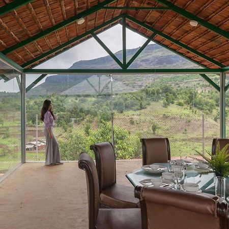 Stayvista'S Ficus Farms - Mountain-View Haven With Rustic Artsy Interiors, Outdoor Pool, Glasshouse, Home Theatre & Karaoke Delight Игатпури Екстериор снимка