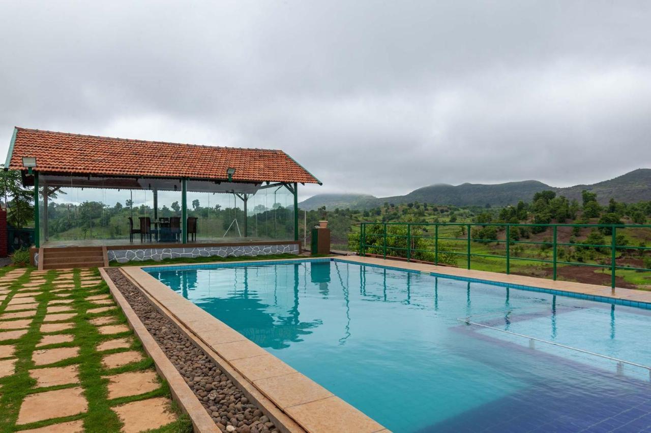 Stayvista'S Ficus Farms - Mountain-View Haven With Rustic Artsy Interiors, Outdoor Pool, Glasshouse, Home Theatre & Karaoke Delight Игатпури Екстериор снимка