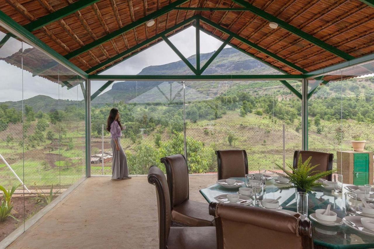Stayvista'S Ficus Farms - Mountain-View Haven With Rustic Artsy Interiors, Outdoor Pool, Glasshouse, Home Theatre & Karaoke Delight Игатпури Екстериор снимка