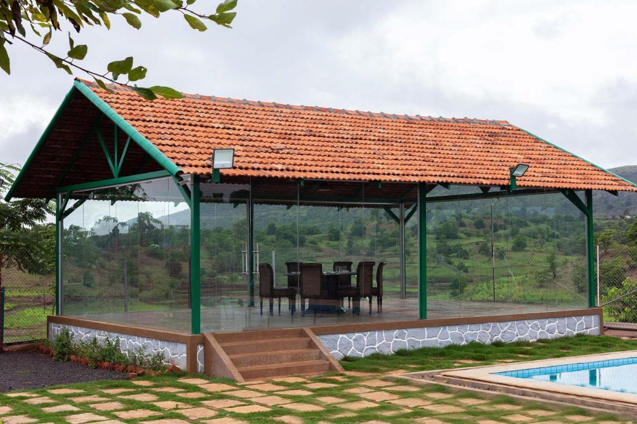 Stayvista'S Ficus Farms - Mountain-View Haven With Rustic Artsy Interiors, Outdoor Pool, Glasshouse, Home Theatre & Karaoke Delight Игатпури Екстериор снимка