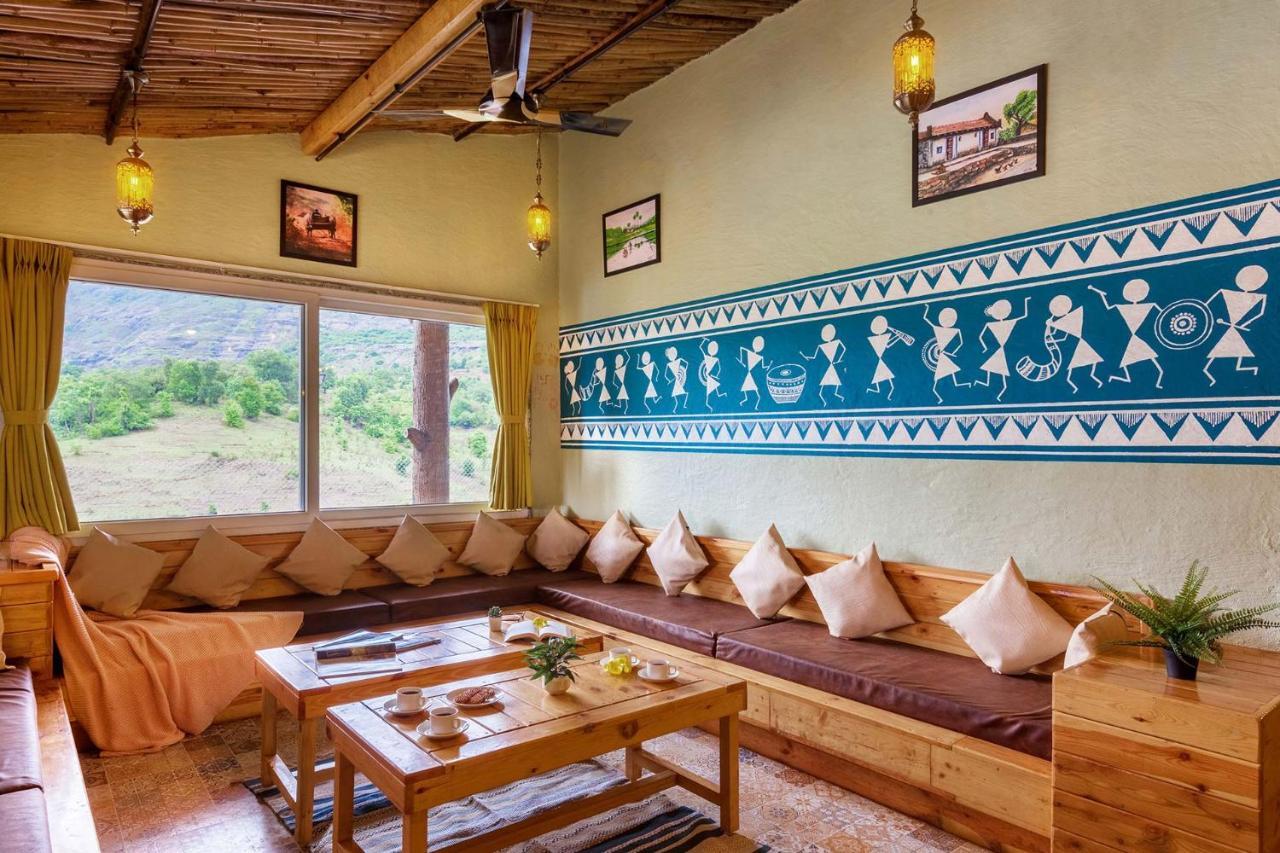 Stayvista'S Ficus Farms - Mountain-View Haven With Rustic Artsy Interiors, Outdoor Pool, Glasshouse, Home Theatre & Karaoke Delight Игатпури Екстериор снимка