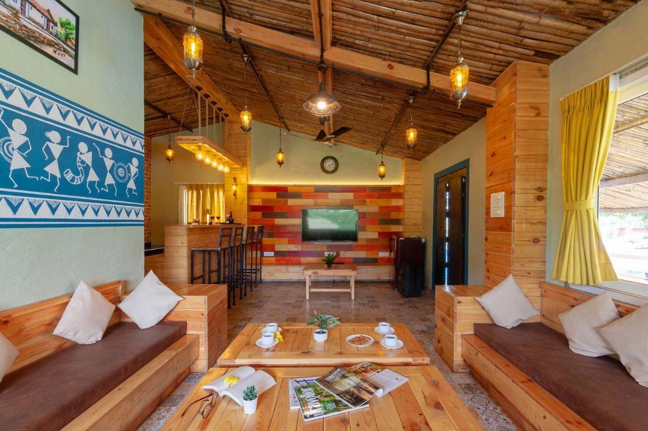 Stayvista'S Ficus Farms - Mountain-View Haven With Rustic Artsy Interiors, Outdoor Pool, Glasshouse, Home Theatre & Karaoke Delight Игатпури Екстериор снимка