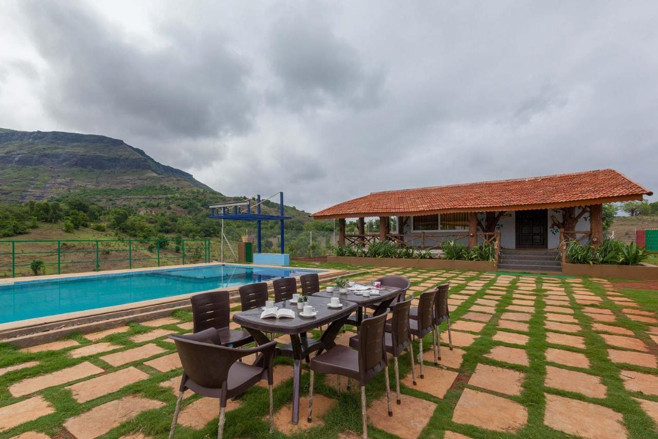 Stayvista'S Ficus Farms - Mountain-View Haven With Rustic Artsy Interiors, Outdoor Pool, Glasshouse, Home Theatre & Karaoke Delight Игатпури Екстериор снимка