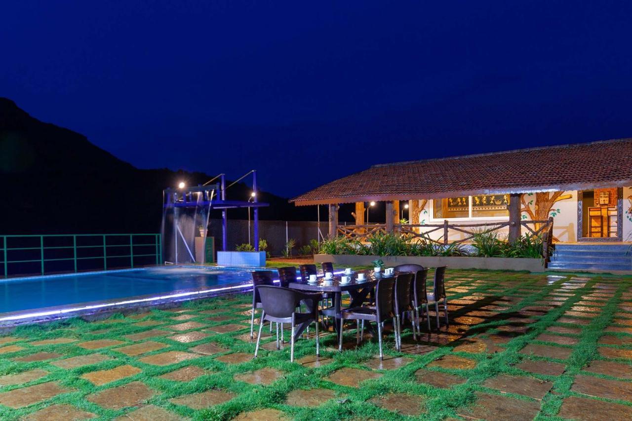Stayvista'S Ficus Farms - Mountain-View Haven With Rustic Artsy Interiors, Outdoor Pool, Glasshouse, Home Theatre & Karaoke Delight Игатпури Екстериор снимка